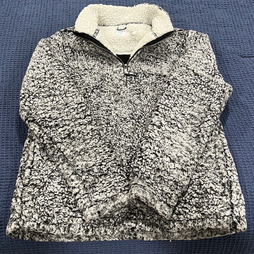 Woman’s  time and true pull over zip up size 4-6